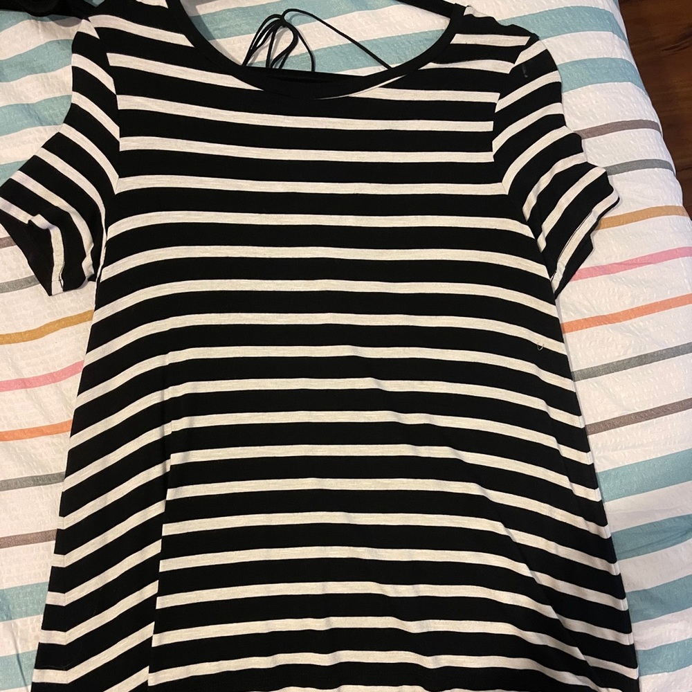 Black and white short sleeve